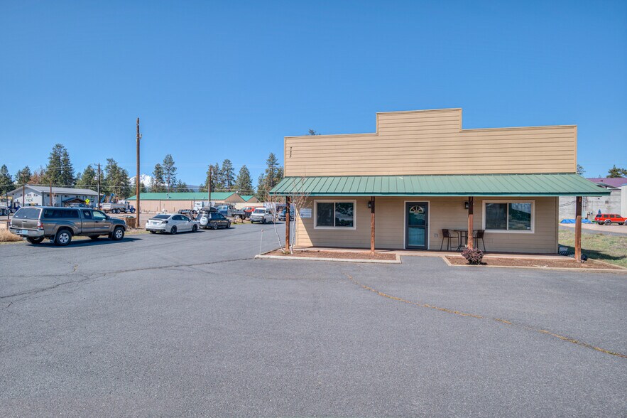 More Photos Of 723 N Curtis Ct, Sisters Industrial For Sale