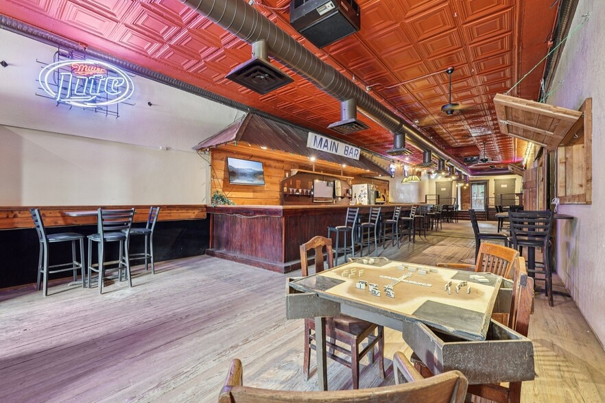 More Photos Of 113 N Main St, Moulton Bar For Sale