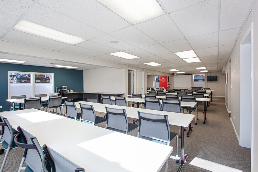More Photos Of 840 Kinner St, Castle Rock Office For Lease