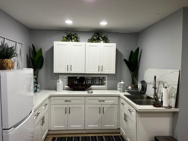 More Photos Of 10267-10297 NW 46th St, Sunrise Warehouse For Sale