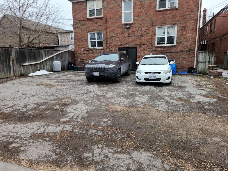 More Photos Of 50 Amherst Av, Toronto Apartments For Sale