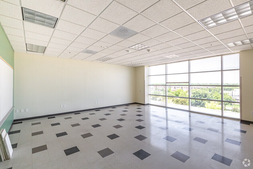 More Photos Of 610 Uptown Blvd, Cedar Hill Office For Sale