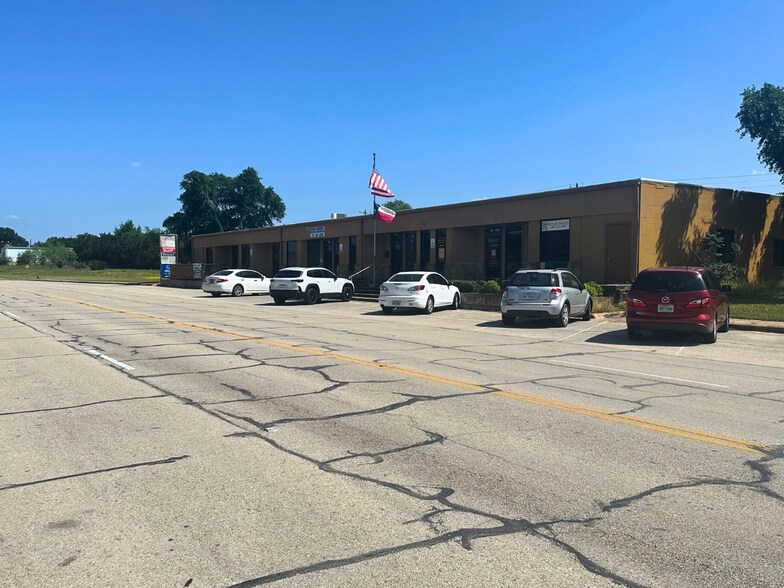 More Photos Of 20811 Dawn Dr, Lago Vista Office For Lease