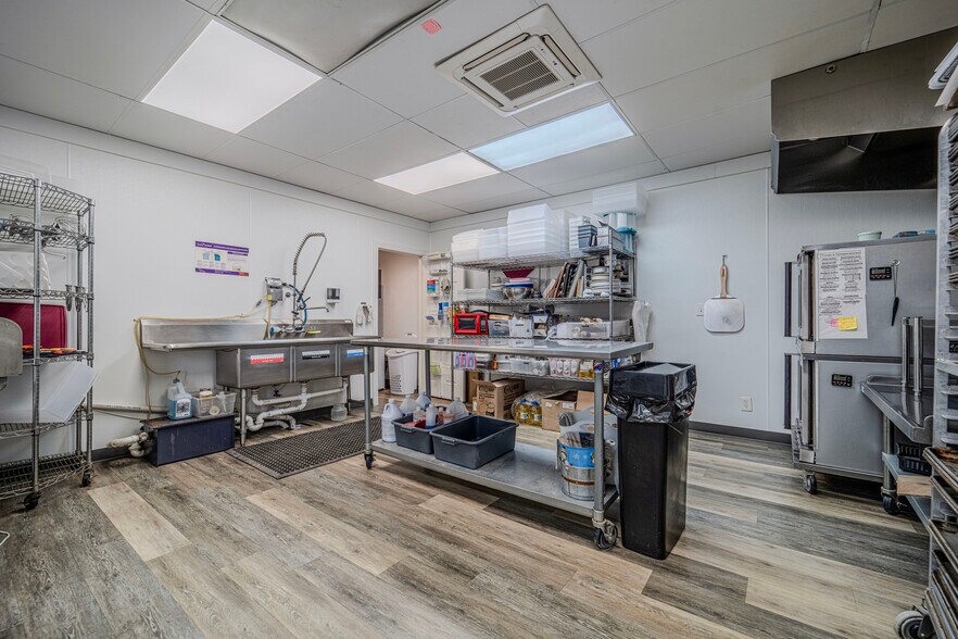 More Photos Of 109 N Main St, Seminole Restaurant For Sale