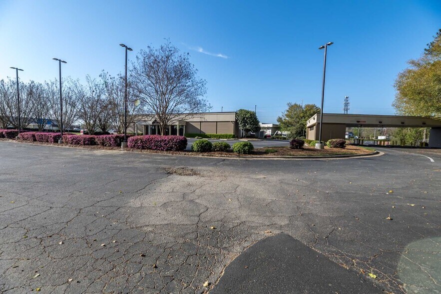 More Photos Of 1535 Benning Dr, Columbus Bank For Sale