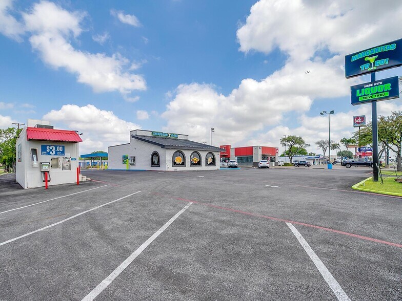 More Photos Of 316 Wilshire Blvd, Burleson Freestanding For Sale