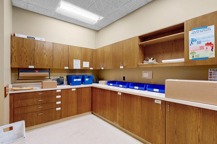 More Photos Of 2100 Fleur Dr, Des Moines Office For Sale