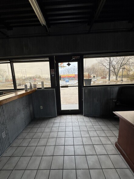 More Photos Of 6850 E Front St, Kansas City Freestanding For Sale