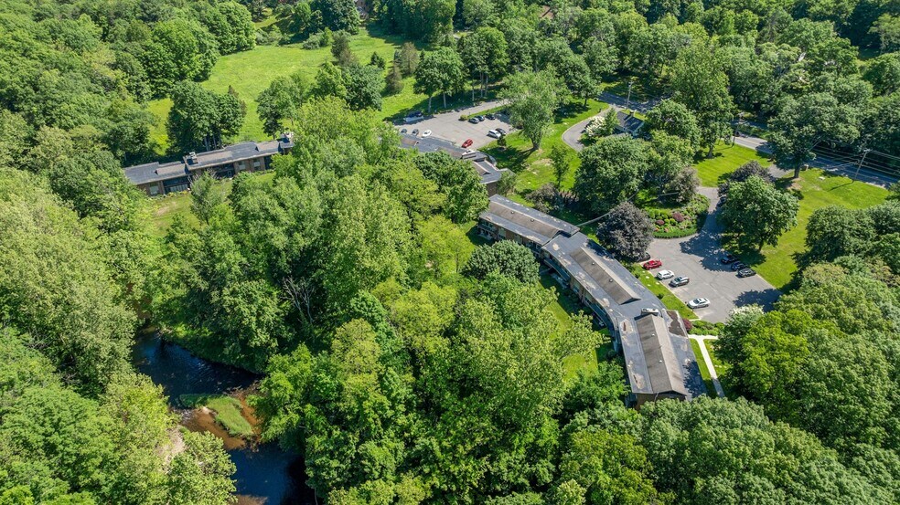 More Photos Of 1038-1056 Main St S, Woodbury Apartments For Sale