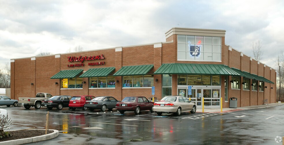 More Photos Of 922 Silver Ln, East Hartford Freestanding For Sale