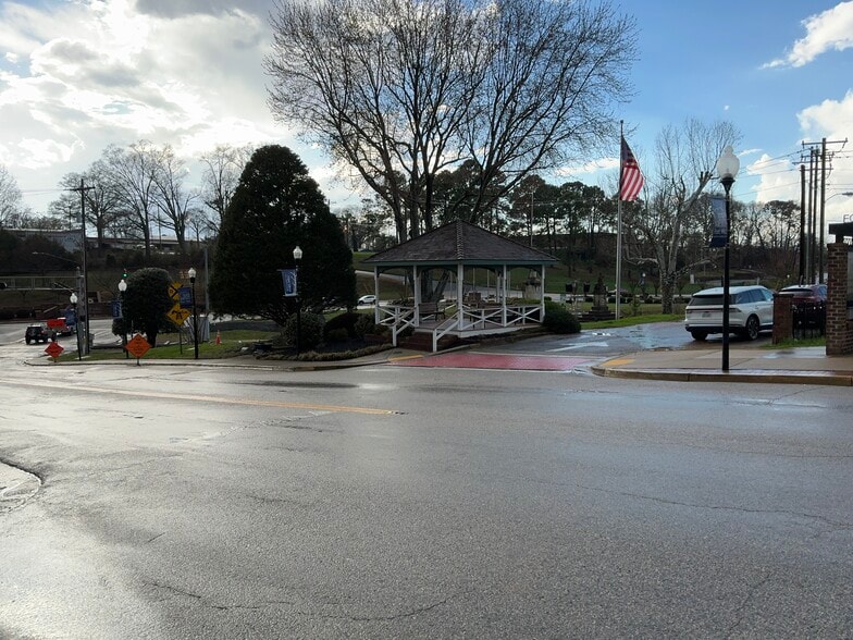 More Photos Of 124 Confederate St, Fort Mill Storefront For Sale
