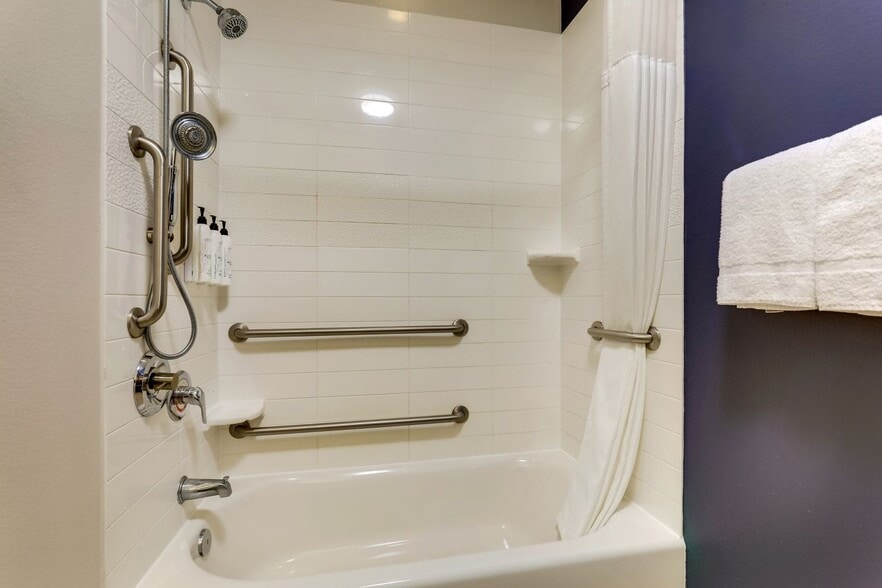 More Photos Of 6851 West Fwy, Fort Worth Hotel For Sale