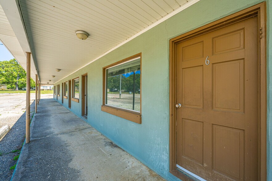 More Photos Of 1058 Edgewater Rd, Pineville Hotel For Sale