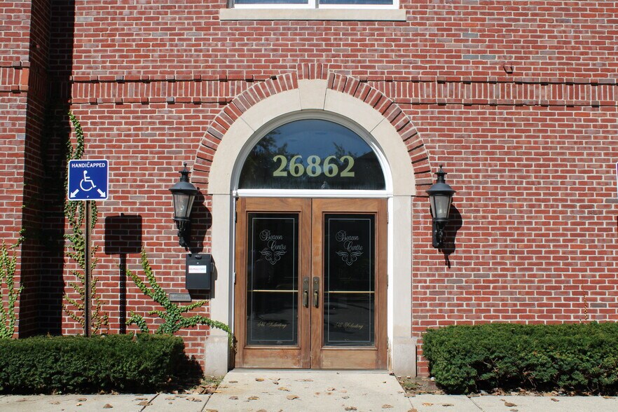 More Photos Of 26862 Woodward Ave, Royal Oak Office For Lease