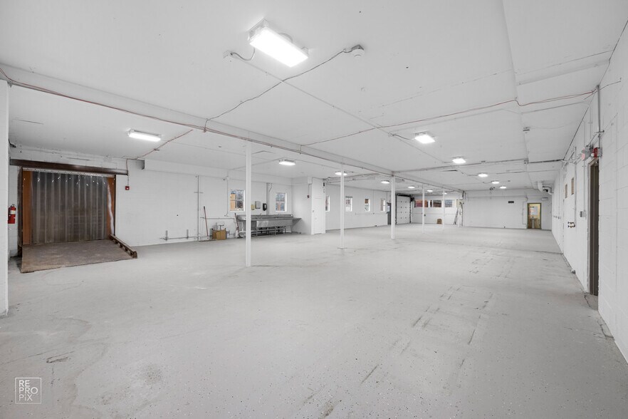 More Photos Of 223 Interstate Rd, Addison Light Manufacturing For Sale