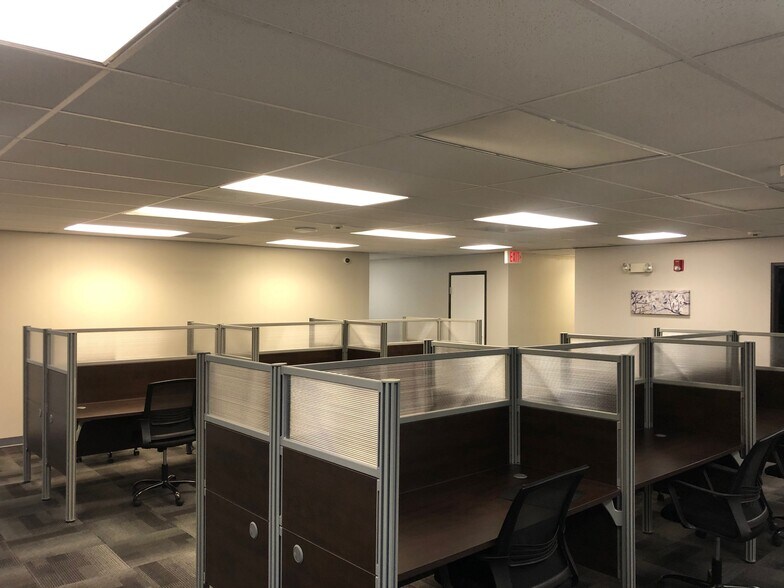 More Photos Of 2709-2715 Pontiac Lake Rd, Waterford Office For Sale