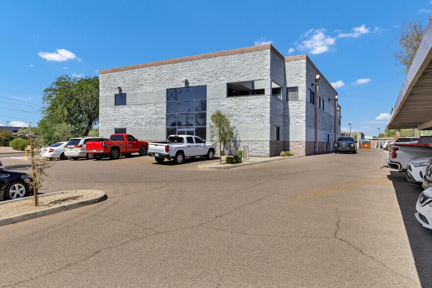 More Photos Of 2000 W 1st St, Tempe Light Manufacturing For Sale