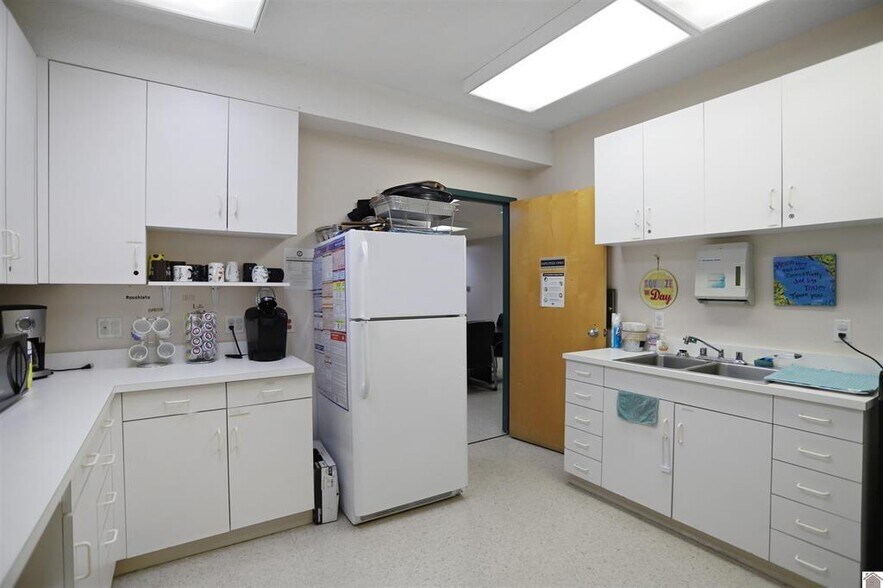More Photos Of 145 Vine St, Benton Medical For Sale