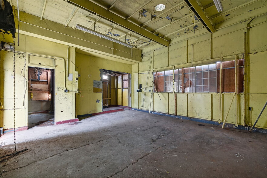 More Photos Of 3341 Stockton Blvd, Sacramento Auto Repair For Sale