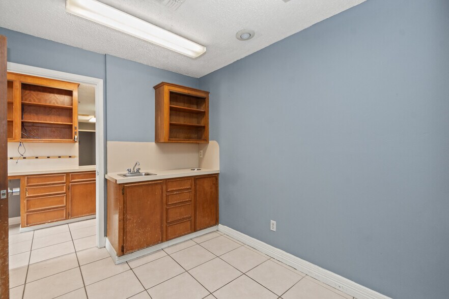 More Photos Of 1810 25th Ave N, Texas City Medical For Sale