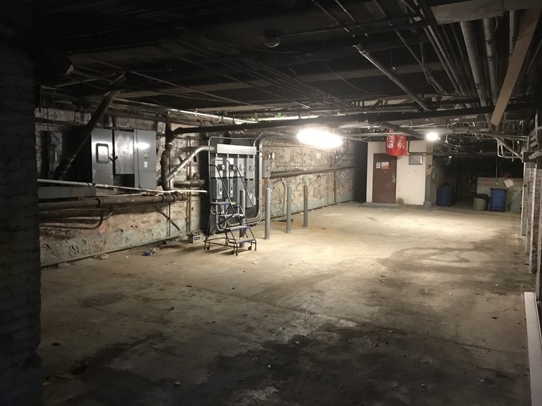 More Photos Of 3 Calvert St, Harrison Apartments For Sale