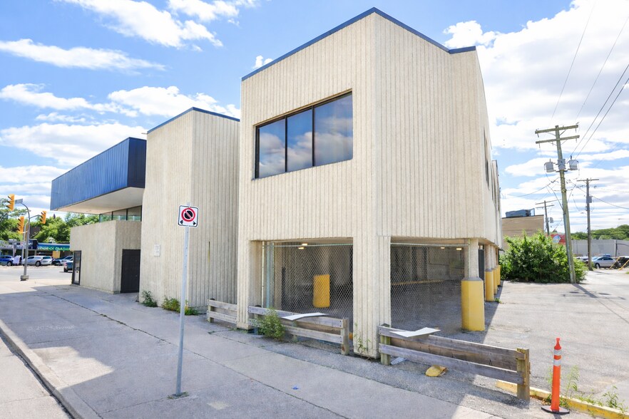 More Photos Of 885 Portage Av, Winnipeg Storefront For Sale
