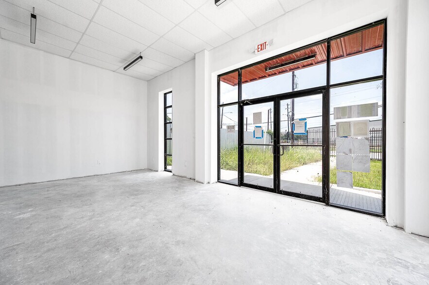 More Photos Of 1908 Little York Rd, Houston Auto Repair For Sale