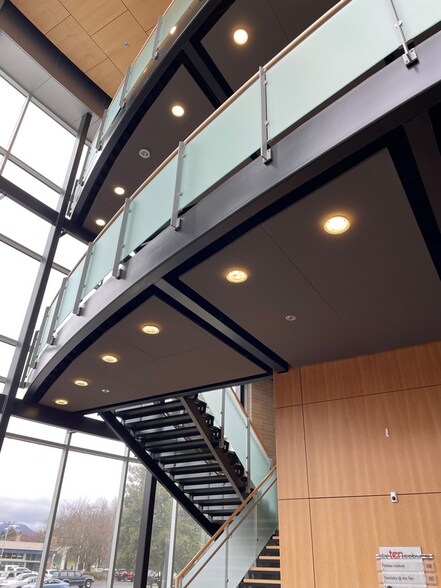 More Photos Of 10 Coburg Rd, Eugene Medical For Sale