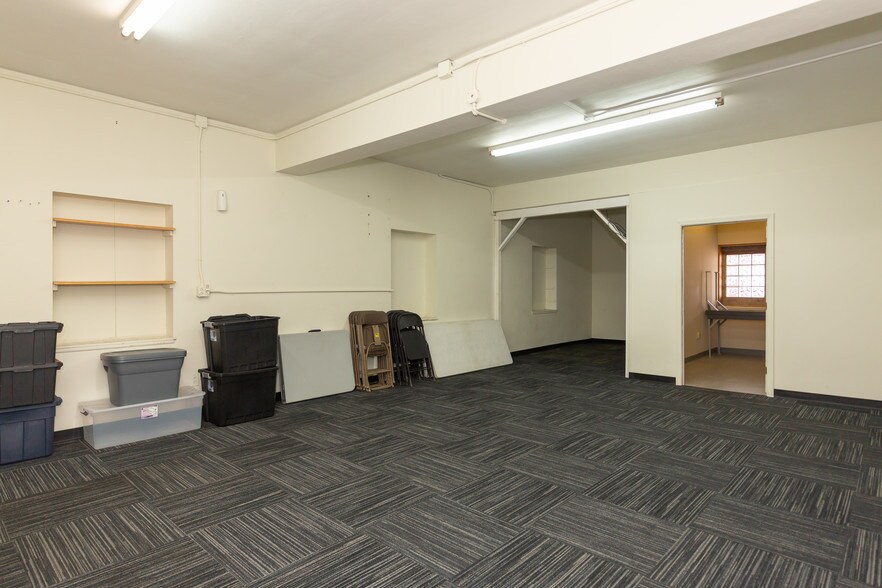 More Photos Of 6001 State Rd, Parma Restaurant For Sale