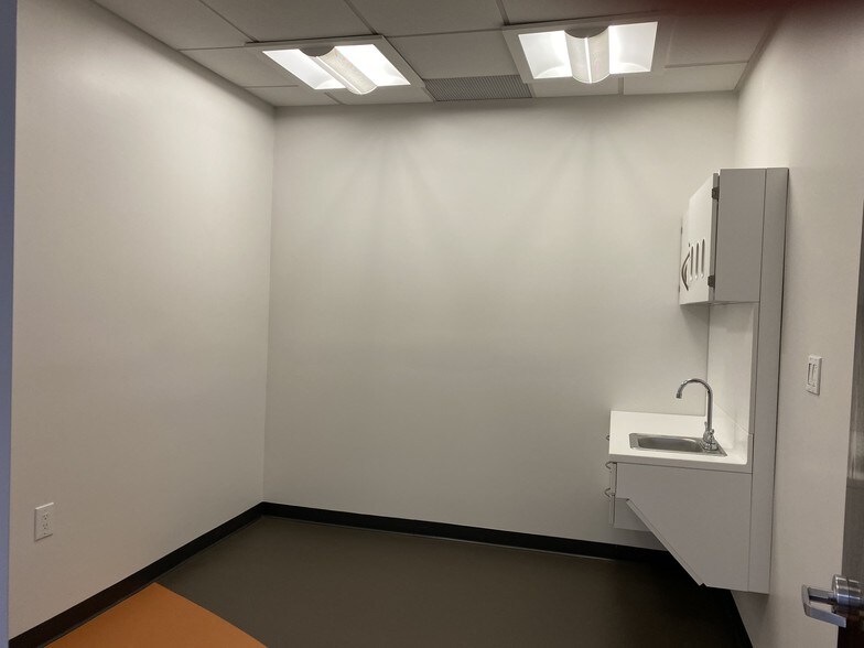 More Photos Of 26-19 Francis Lewis Blvd, Flushing Medical For Lease