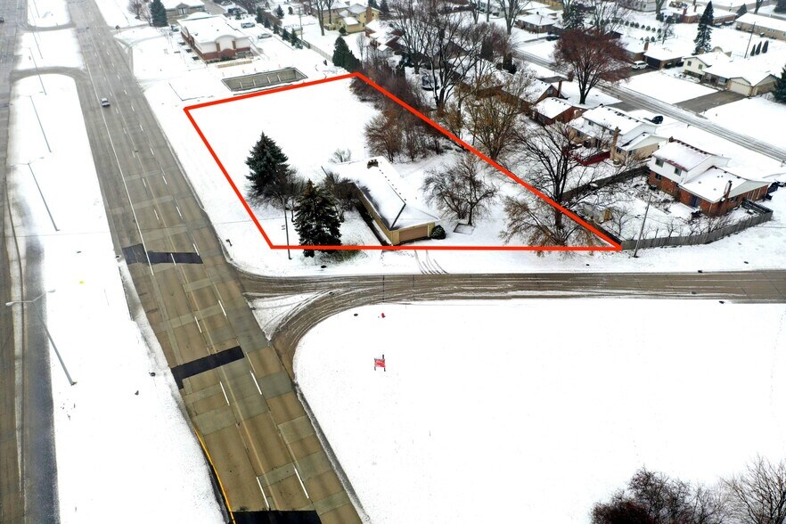 More Photos Of 42431 Mound Rd, Sterling Heights Storefront For Sale