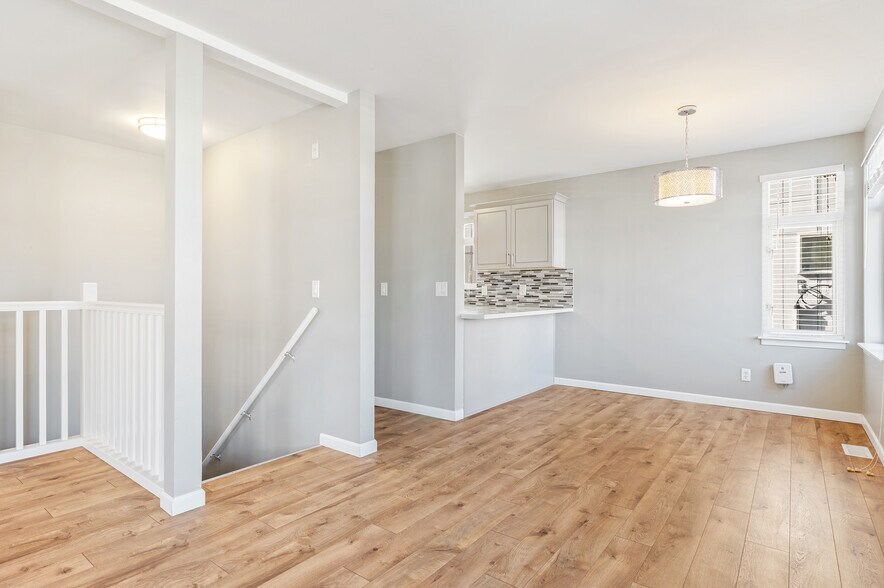 More Photos Of 3315 Claremont Ave S, Seattle Apartments For Sale