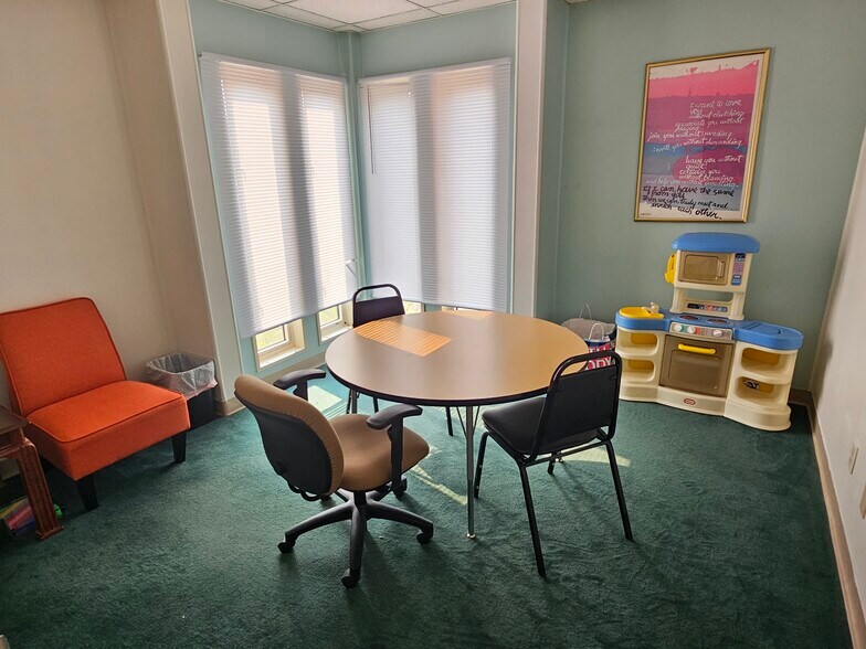 More Photos Of 97 S 4th St, Ishpeming Office For Lease