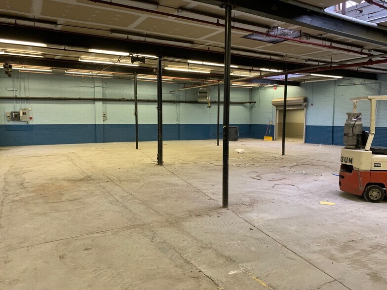 More Photos Of 210-211 Cottage St, Poughkeepsie Warehouse For Lease