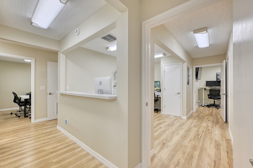 More Photos Of 1824 Blanding Blvd, Jacksonville Medical For Sale