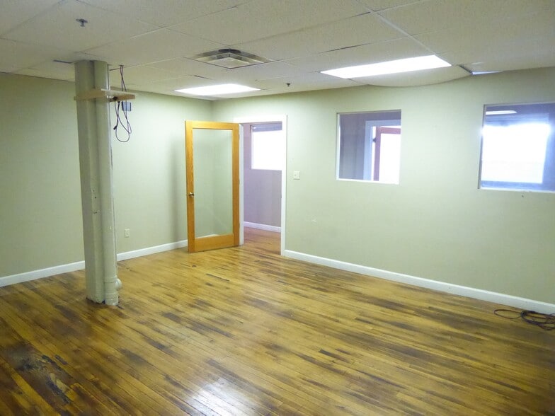 More Photos Of 1667 E 40th St, Cleveland Loft Creative Space For Sale