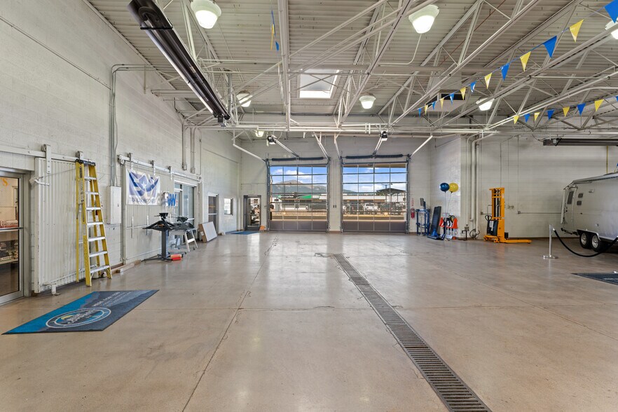 More Photos Of 3204-3208 E Platte Ave, Colorado Springs Auto Dealership For Sale