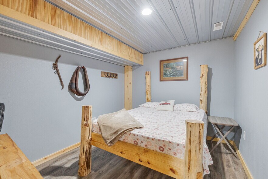 More Photos Of 714 N Saint Mary St, Pilot Knob Freestanding For Sale