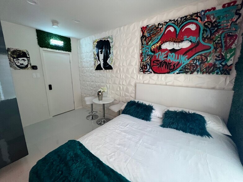 More Photos Of 1829 Fillmore St, Hollywood Hotel For Sale