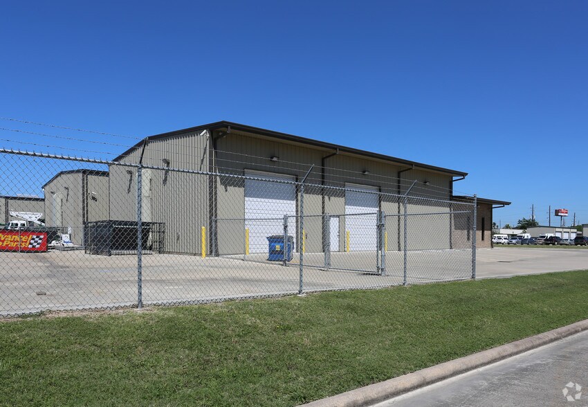 More Photos Of 2010 Rotary Dr, Humble Warehouse For Lease