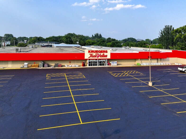 Primary Photo Of 999 W Winneconne Ave, Neenah Freestanding For Lease