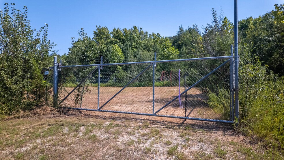 More Photos Of 746 US-63 Hwy, Mammoth Spring General Retail For Sale