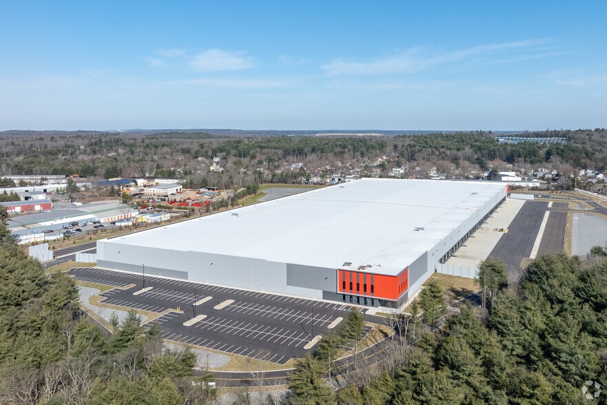 More Photos Of 27 Cross St, Plainville Warehouse For Lease