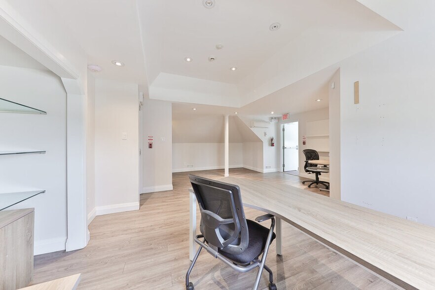 More Photos Of 15 Mississauga Rd S, Mississauga Office For Lease