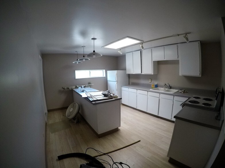 More Photos Of 3020 Glendale Blvd, Los Angeles Light Distribution For Lease