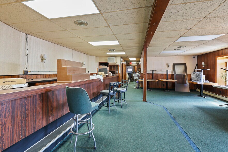 More Photos Of 1701 Pine Ave, Niagara Falls Restaurant For Sale