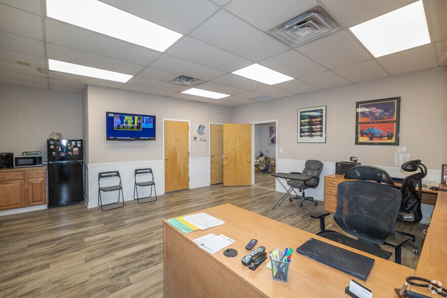 More Photos Of 910 3rd Ave, New Hyde Park Warehouse For Sale