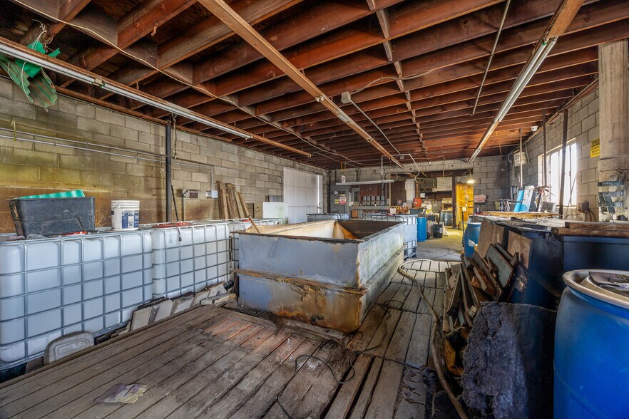 More Photos Of 2455 E 52nd St, Los Angeles Warehouse For Sale