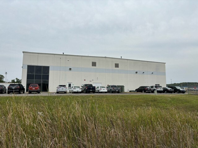 More Photos Of 2401 William Brooks Dr, Evansville Warehouse For Lease