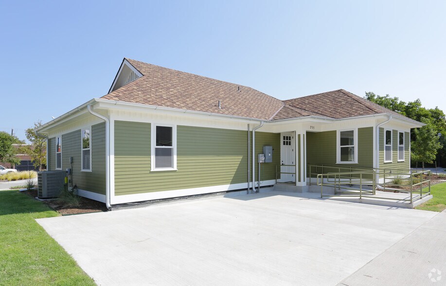 More Photos Of 711 Burnet Rd, Coppell Office For Lease